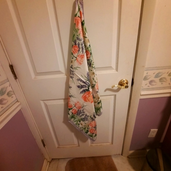 Harrods of London 100% Silk Scarf made in Italy nwt - Picture 2 of 6